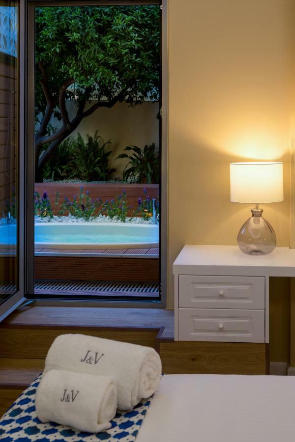 J&V Luxury Suites 干尼亞 外观 照片
