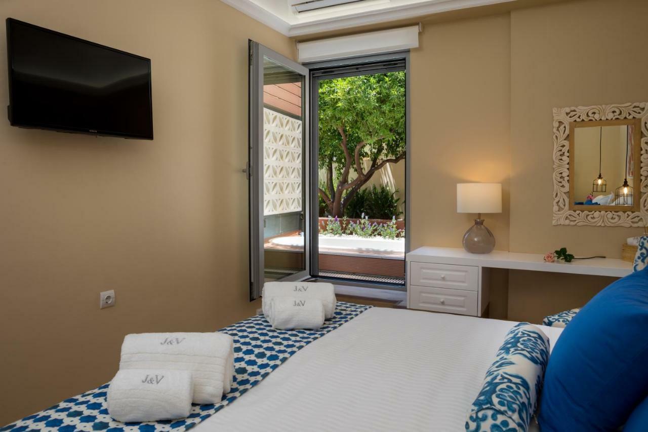 J&V Luxury Suites 干尼亞 外观 照片